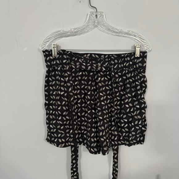 Maurices Lightweight Rayon Paper Bag Shorts Women's Size Medium Belt Included - Picture 1 of 8